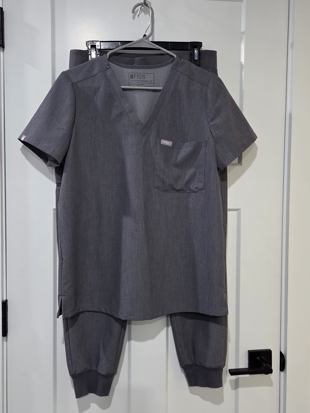 Figs Women's Gray V-Neck Short-Sleeve Scrub Top & Matching Joggers.